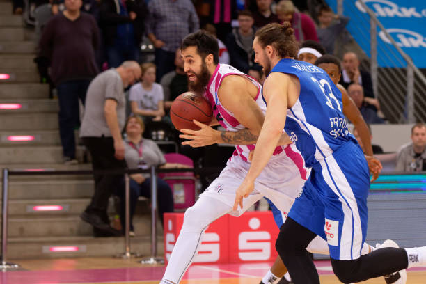 比赛中立于 比赛中立于