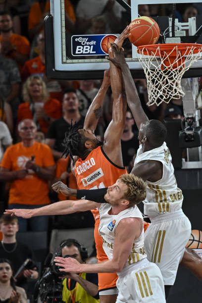 俱乐部中 俱乐部中